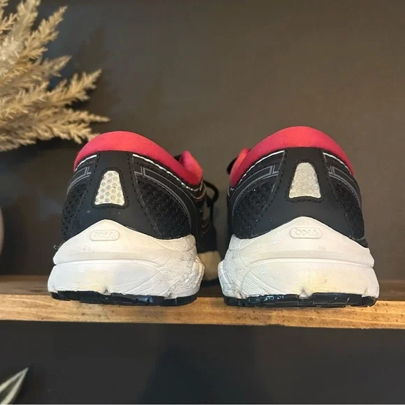 Brooks Women's Black and Red Athletic Sneaker Running Shoes Size 6 - Picture 4 of 7